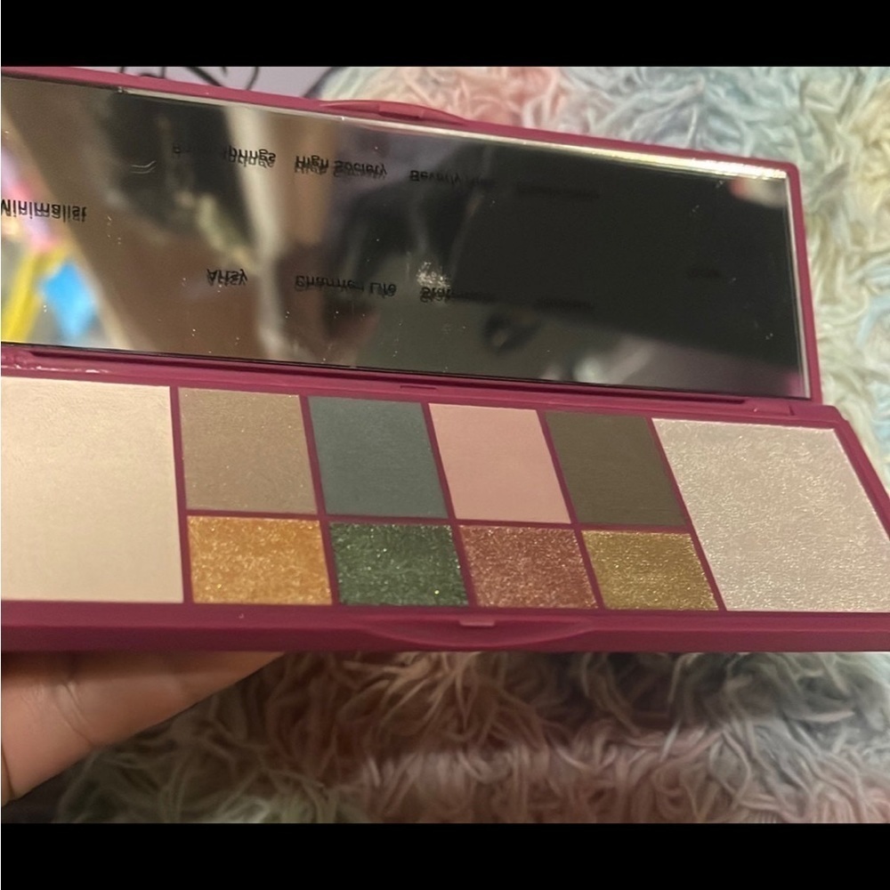 DOLL Face makeup bundle - Picture 4 of 7